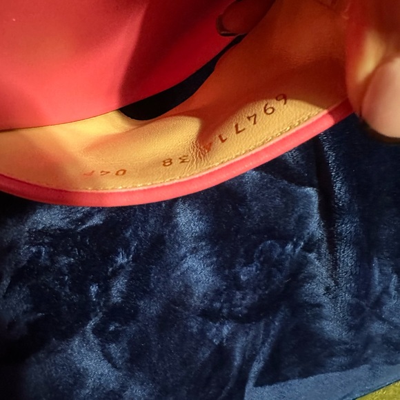 Brand new Gucci pink slides/ sandals! Size 38 US size 8 - Picture 2 of 8